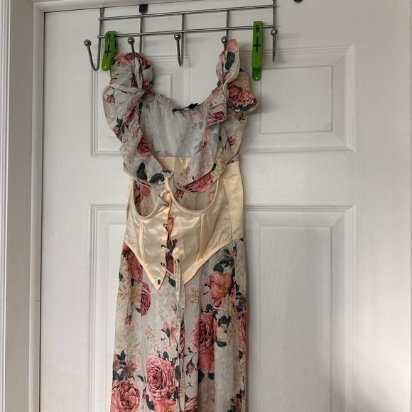 PrettyLittleThing Floral Wide Leg Jumpsuit in Cream and Pink - Picture 4 of 4